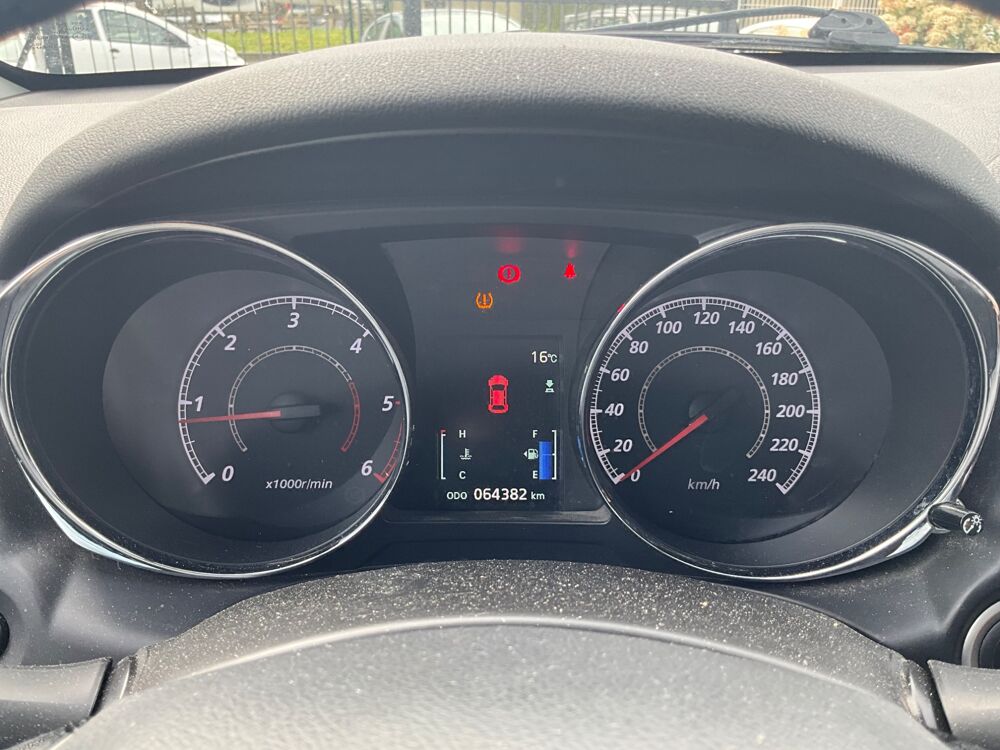 Asx 1.6 DID 115CH BLACK COLLECTION / CARPLAY / NAVIGATION / ATTE 2018 occasion 17000 La Rochelle