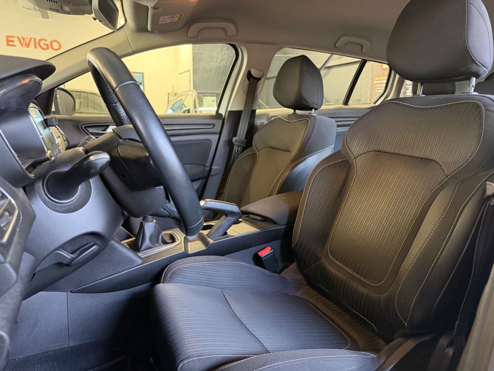 M&eacute;gane ESTATE 1.5 DCI 110 Ch BUSINESS 2018 occasion 79000 Niort