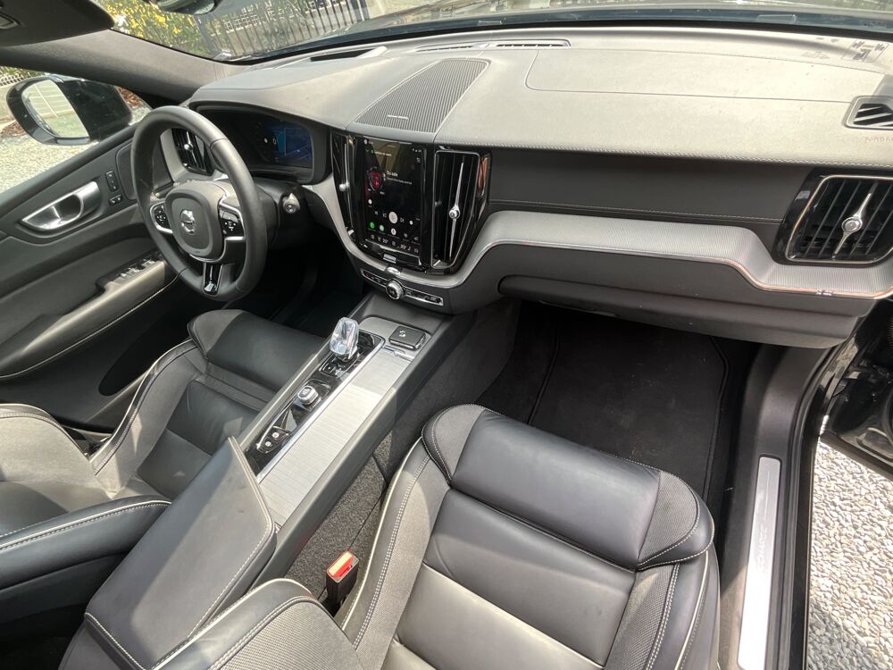 XC60 Black &eacute;dition II T6 253cv+145cv SIEGES CHAUFFANTS AV/AR / RE 2023 occasion 17000 La Rochelle