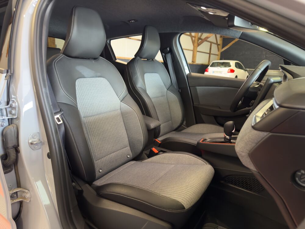 Clio V - 1.6 E-TECH 145H FULL-HYBRID 1.2KWH ENGINEERED BVA 2025 occasion 76190 &Eacute;calles-Alix