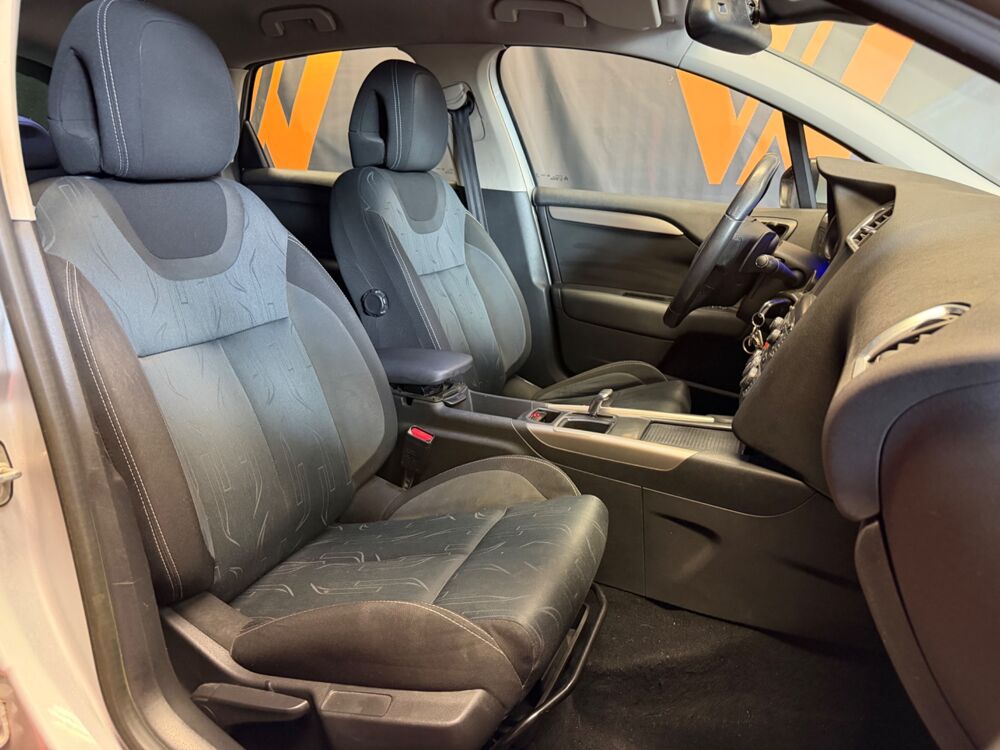 C4 1.6 HDI 110 Ch CONFORT BMP BVA RADAR DE RECUL/ GPS 2013 occasion 24750 Tr&eacute;lissac
