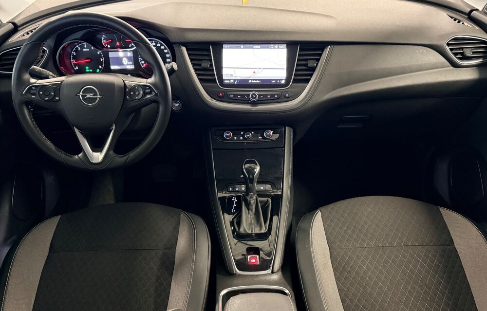 Grandland x 1.2 T 130Ch BUSINESS EDITION 4X2 BVA - ENTRETIEN COMPLET + D 2017 occasion 79000 Niort