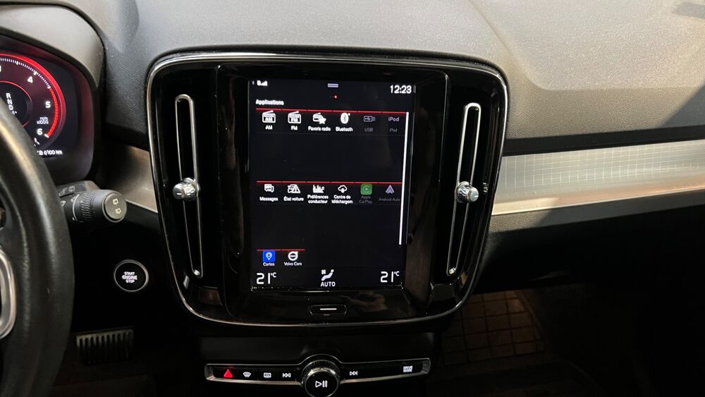 XC40 2.0 D3 150ch BVA MOMENTUM - ATTELAGE - TOIT OUVRANT PANORAMI 2019 occasion 33610 Cestas