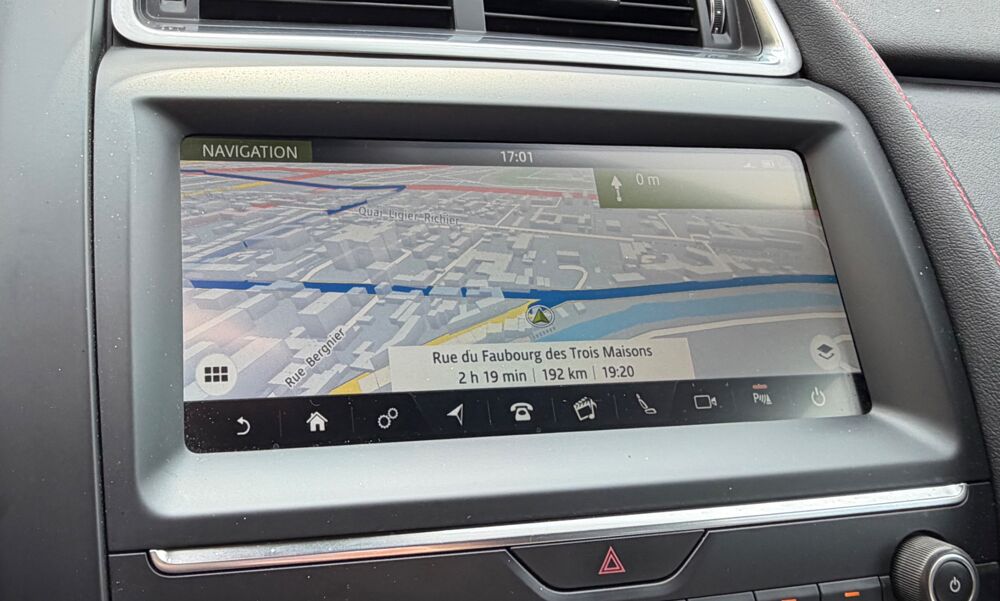 E-PACE 2.0 D180 10CV AWD R-DYNAMIC HSE + SI&Egrave;GES &Eacute;LECTIQUES/CHAUFFAN 2019 occasion 54000 Nancy