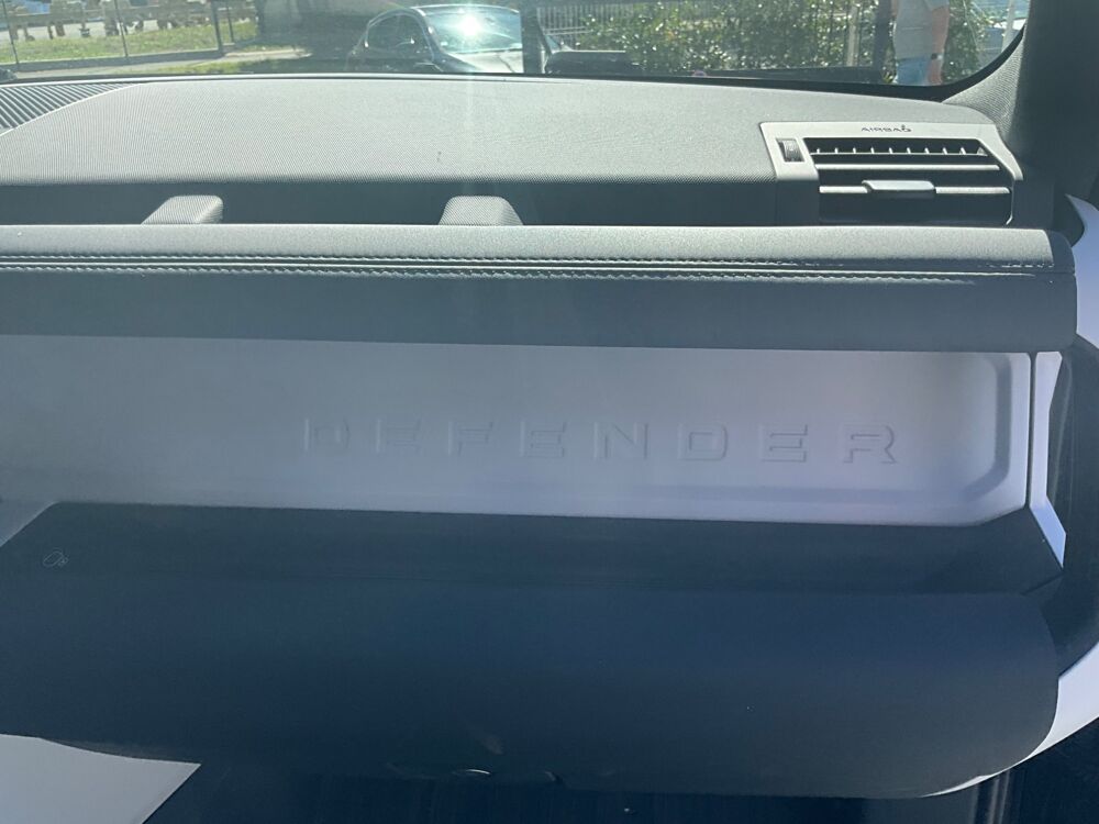 Defender 90 3.0 D250 MHEV 4WD / Premi&egrave;re main / Entretien Land Rover 2025 occasion 17000 La Rochelle