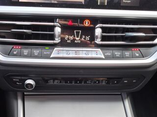 S&eacute;rie 3 TOURING 2.0 318 D 150ch BVA / CAMERA CARPLAY SANS FIL HAYON 2020 occasion 17100 Saintes