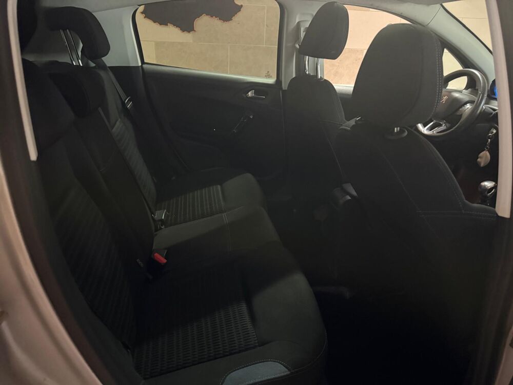 208 GENERATION-I 1.6 E-HDI 115 CH FELINE-TOIT PANO-BLUETOOTH 2013 occasion 60740 Saint-Maximin