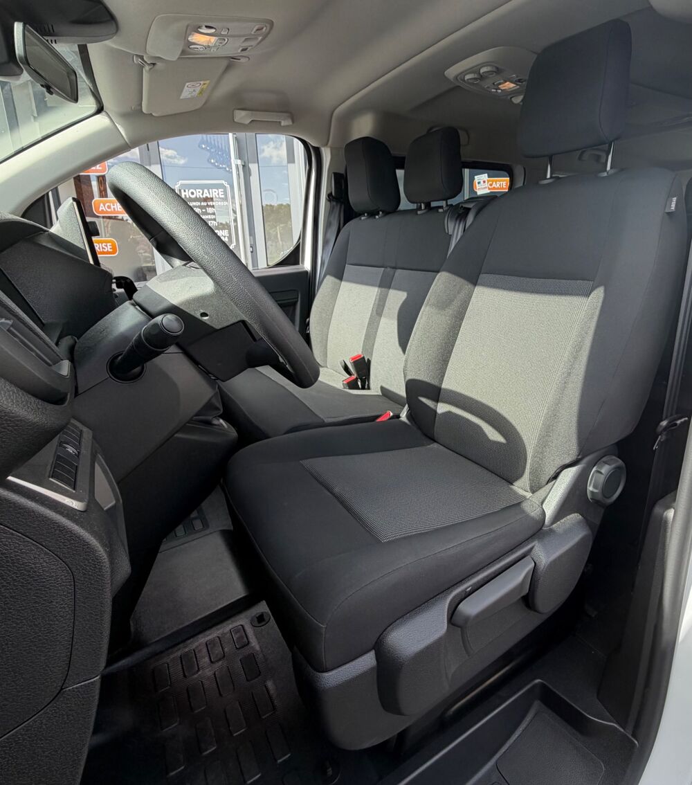 Proace city 2.0 D4D 140 LONG L3 DYNAMIC CONNECT + 1 &Egrave;RE MAIN + GARANTIE 2025 occasion 97410 Saint-Pierre