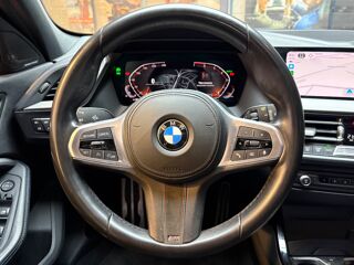 S&eacute;rie 1 1.5 118I 140CH M-SPORT // TOIT OUVRANT // HARMAN KARDON // C 2019 occasion 33320 Eysines