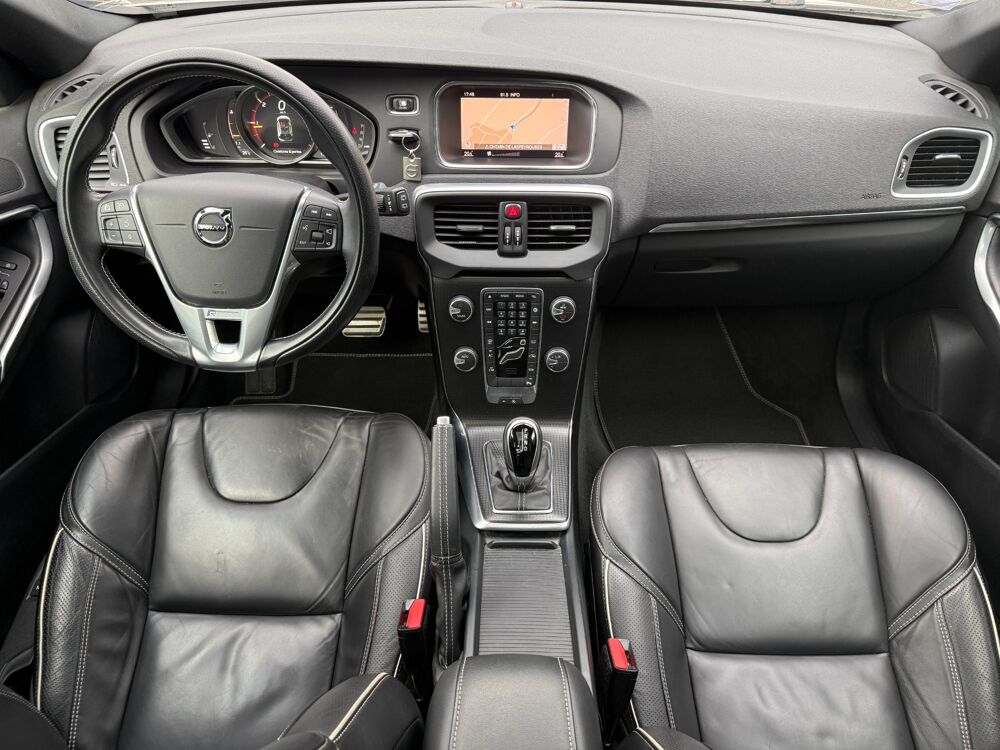 V40 D3 2.0 150 ch R-DESIGN GEARTRONIC6 2017 occasion 65290 Juillan