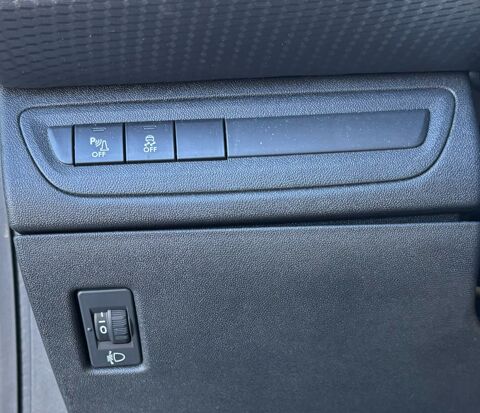 208 1.2 PURETECH 82ch STYLE 5P / DISTRIBUTION OK / BLUETOOTH / C 2016 occasion 64122 Urrugne