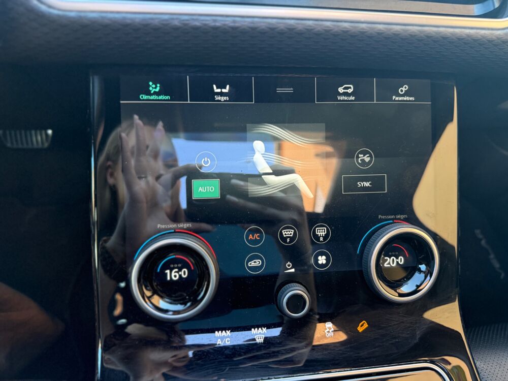 Range rover velar 3.0 D300 4WD BVA 1E MAIN SUIVI LAND ROVER CARPLAY 2017 occasion 25000 Besan&ccedil;on