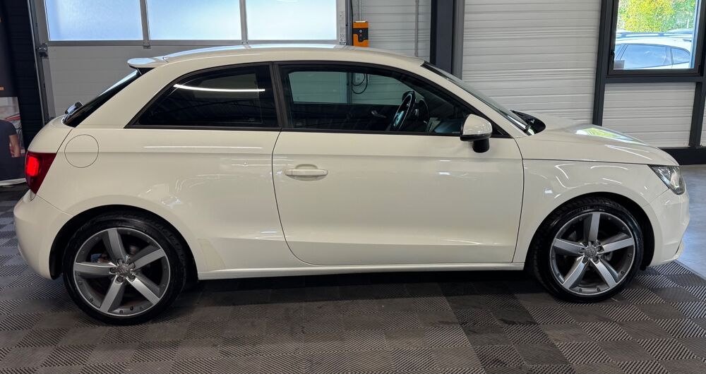 A1 1.2 TFSI 90Ch- AMBITION 2012 occasion 79000 Niort