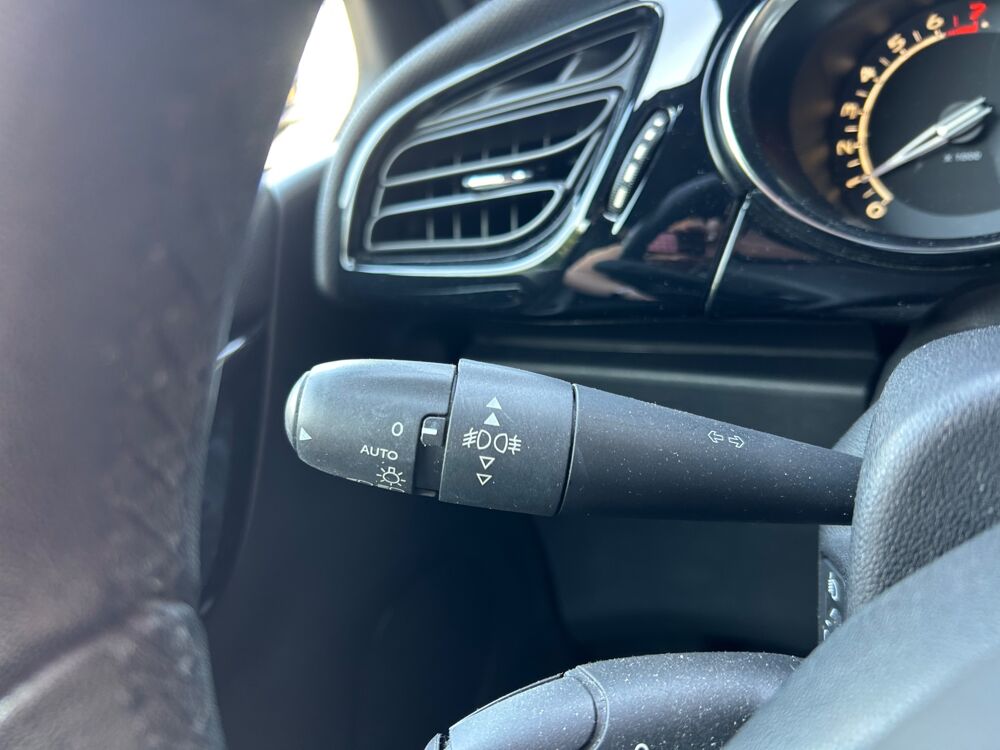DS3 1.2 L VTI 80ch CHIC CAMERA DE RECUL SI&Egrave;GES CHAUFFANTS AV 2014 occasion 38420 Le Versoud