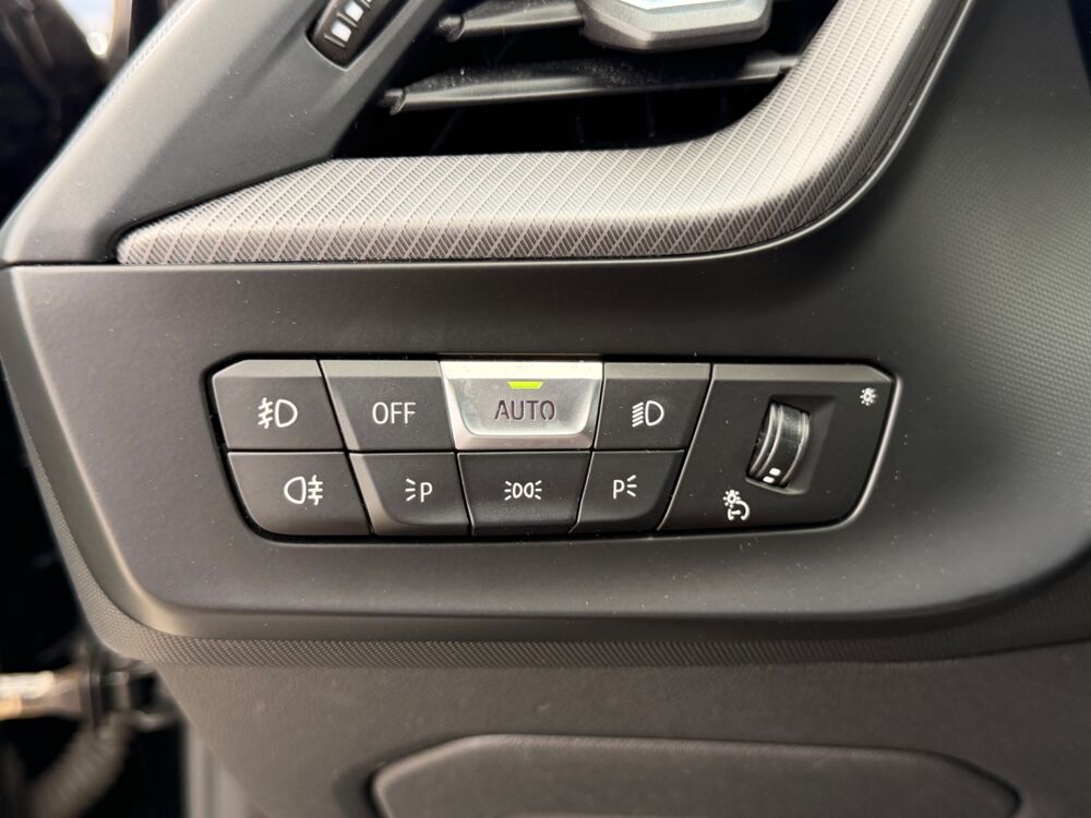S&eacute;rie 1 118I 140Ch M SPORT BVA - CARPLAY SS FIL - LED AMBIANCE - CA 2019 occasion 27000 &Eacute;vreux