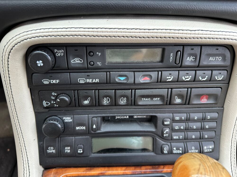 XK8 COUPE 4.0 BVA 285ch 1999 occasion 69420 Ampuis