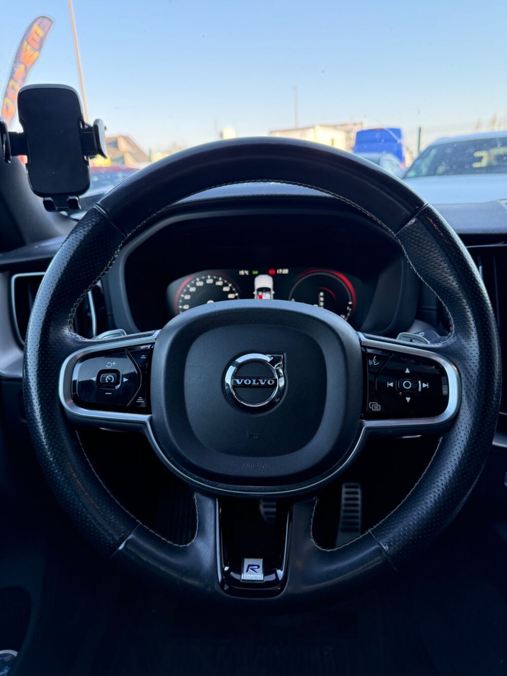 XC60 2.0 T8 407CH 320 TWIN-ENGINE PHEV HYBRID BUSINESS AWD GEARTR 2018 occasion 27000 &Eacute;vreux