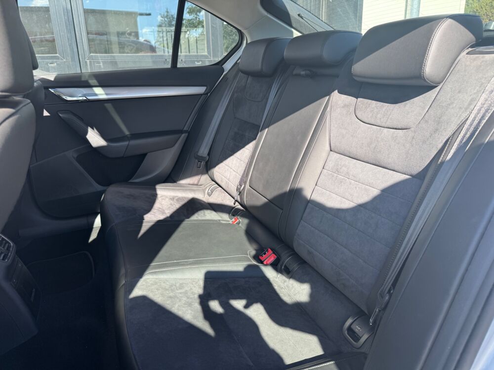 Octavia 1.8 L TSI 180ch GREENTEC ELEGANCE TOIT PANORAMIQUE OUVRANT S 2014 occasion 38420 Le Versoud