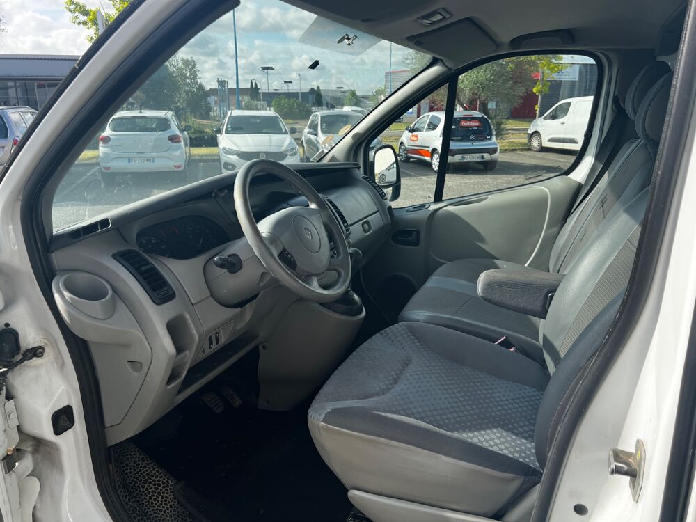 Trafic FOURGON 2.5 DCI 145 CH L2H1 EXTRA BVA / DISTRIBUTION FAITE 2010 occasion 47000 Agen