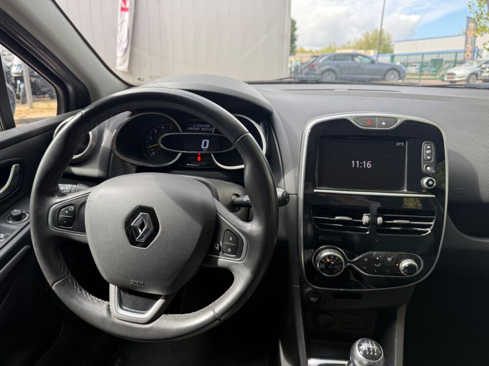 Clio 1.5 DCI ICONIC 90CH - CAMERA DE RECUL-SIEGES CHAUFFANT-CLIMA 2016 occasion 76150 Saint-Jean-du-Cardonnay