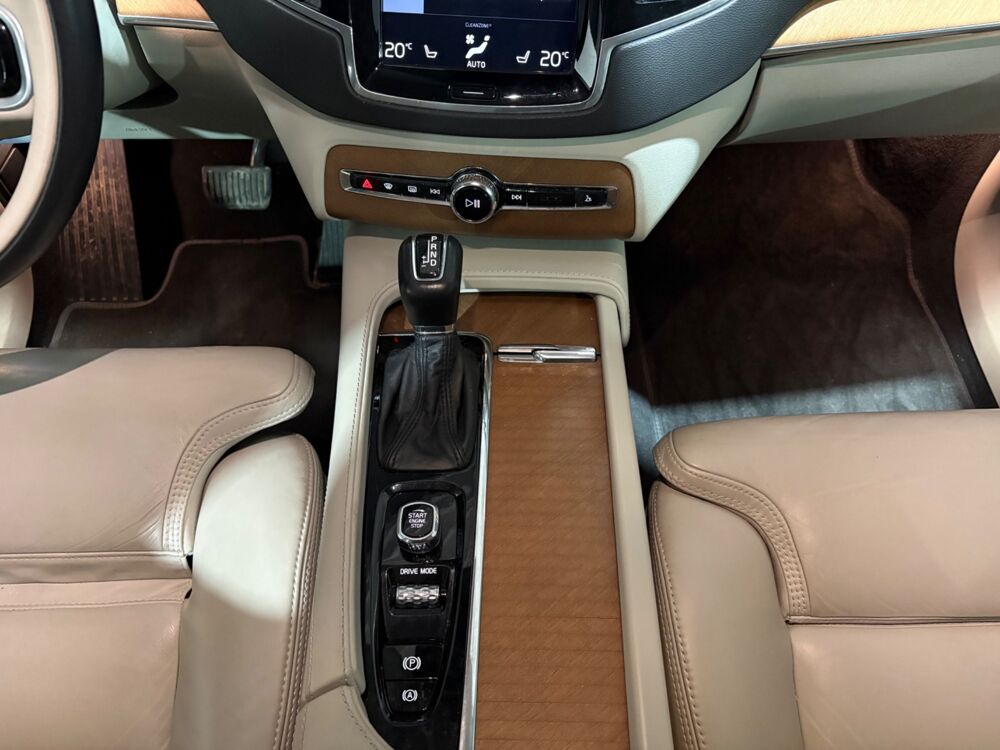 XC90 2.0 D5 235 CH INSCRIPTION AWD GEARTRONIC / SUIVI VOLVO / COU 2018 occasion 29000 Quimper