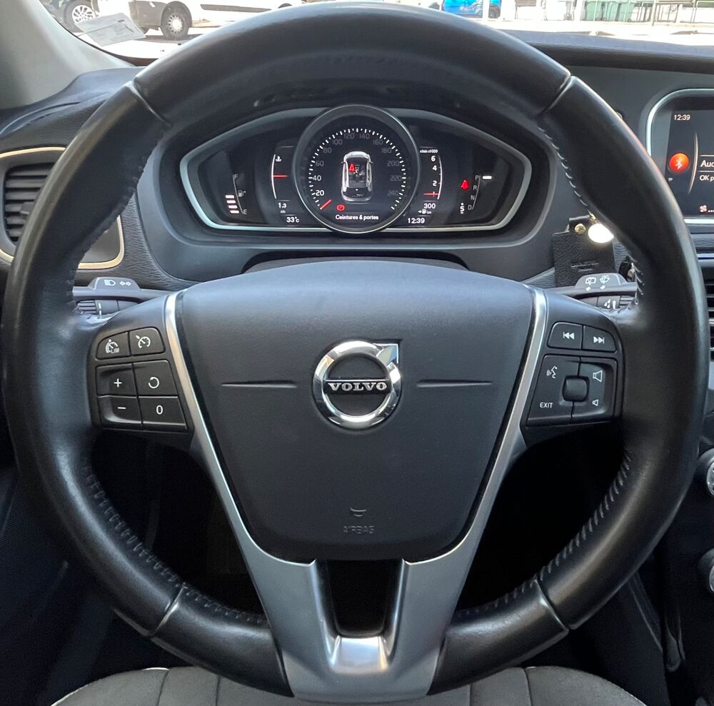 V40 II (2) 1.5 T2 122 MOMENTUM GEARTRONIC 6 + CARPLAY + TOIT PAN 2018 occasion 54000 Nancy