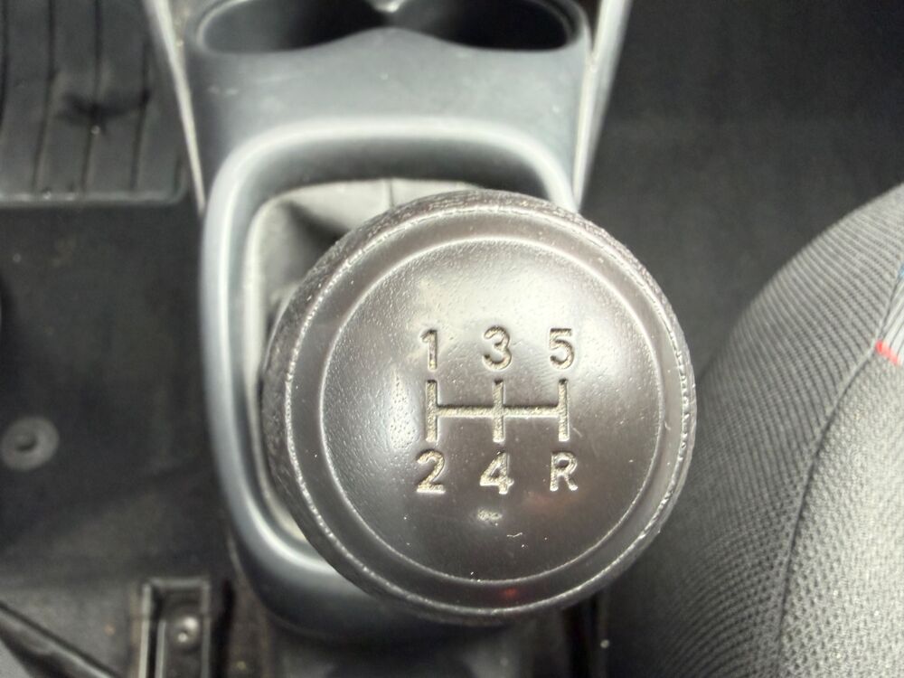 108 1.0 VTI 70CH ACTIVE - 1&Egrave;RE MAIN - MOTEUR &Agrave; CHA&Icirc;NE - BLUETOOT 2014 occasion 27000 &Eacute;vreux