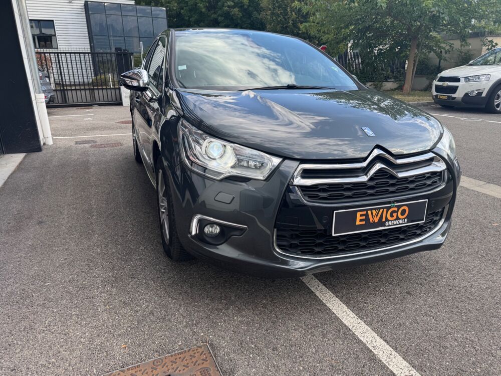 DS4 CITROEN 1.6 L HDI 115ch URBAN SHOW COURROIE OK / RADAR DE RE 2014 occasion 38420 Le Versoud