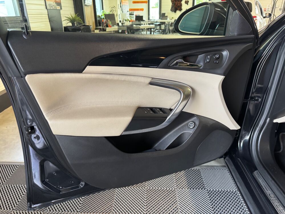 Insignia GENERATION-I SPORTS-TOURER 2.0 CDTI BI-TURBO 195 Ch COSMO PA 2014 occasion 79000 Niort