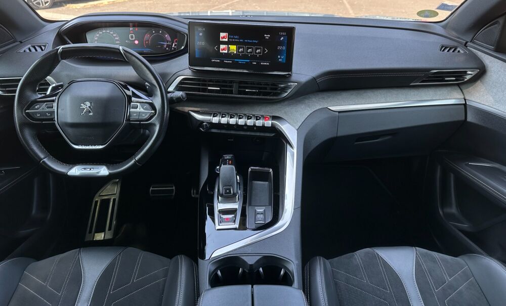 3008 1.5 BLUEHDI 130CH / GT / ATTELAGE - CAMERA - CARPLAY - GPS - 2021 occasion 44220 Cou&euml;ron