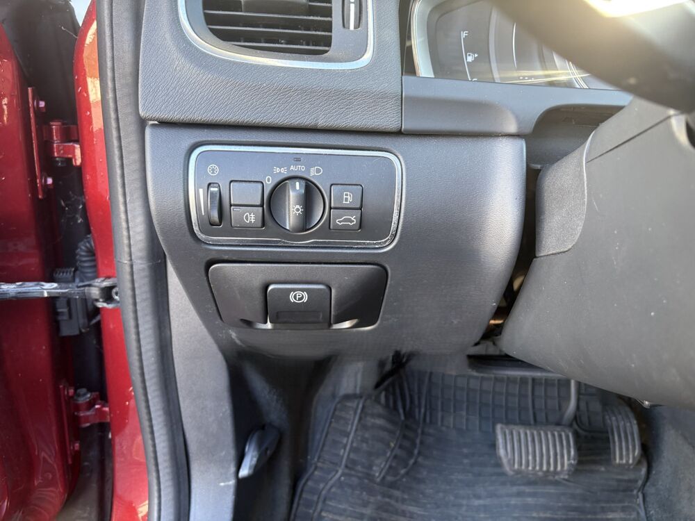 V60 2.0 D2 120ch X&Eacute;NIUM GEARTRONIC BVA 6 / ENTRETIEN CONSTRUCTEU 2016 occasion 64122 Urrugne