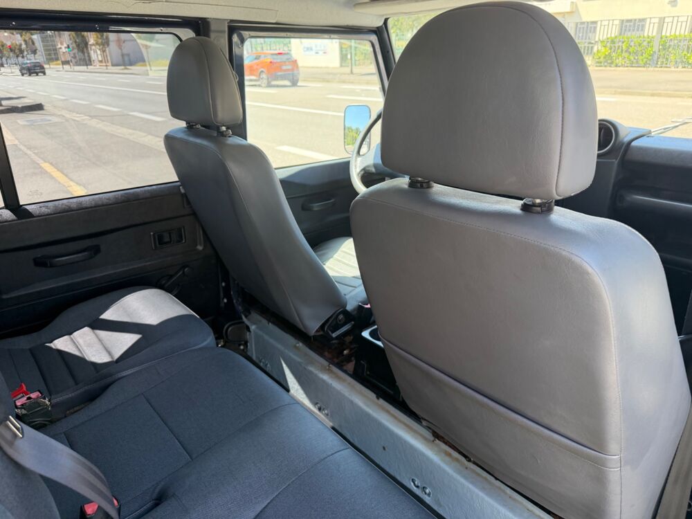 Defender 130 PICKUP 5 PLACES 2.4 TD4 122 CH 4WD CLIMATISATION 2010 occasion 40000 Mont-de-Marsan