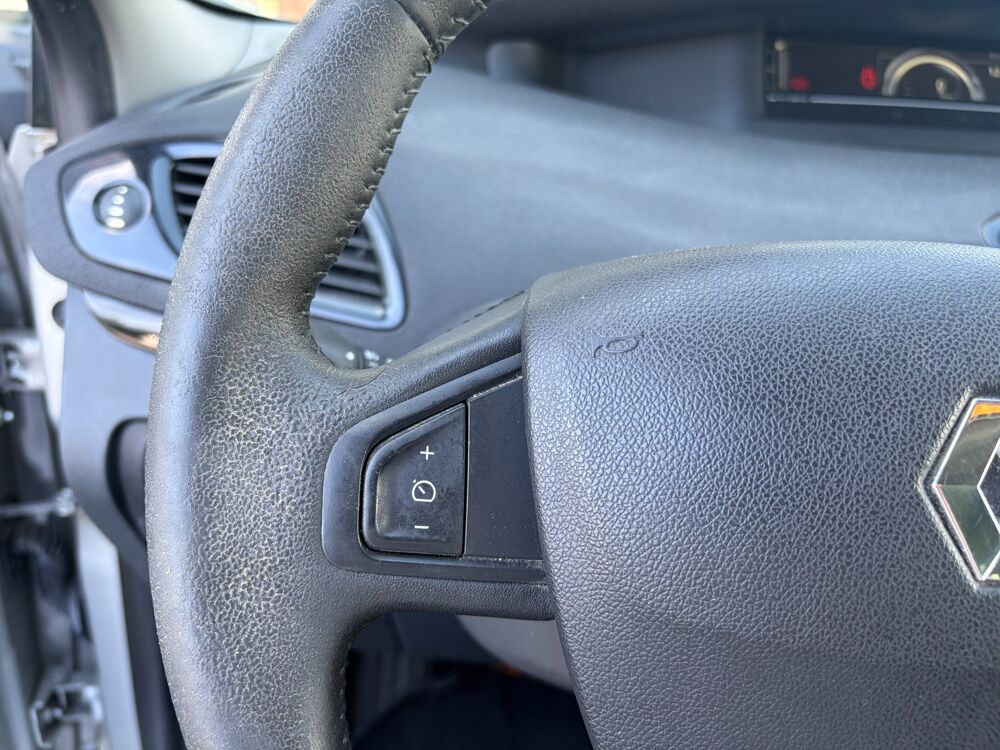 Sc&eacute;nic 1.5 dCi 110ch Bose EDC BVA 2015 occasion 64122 Urrugne