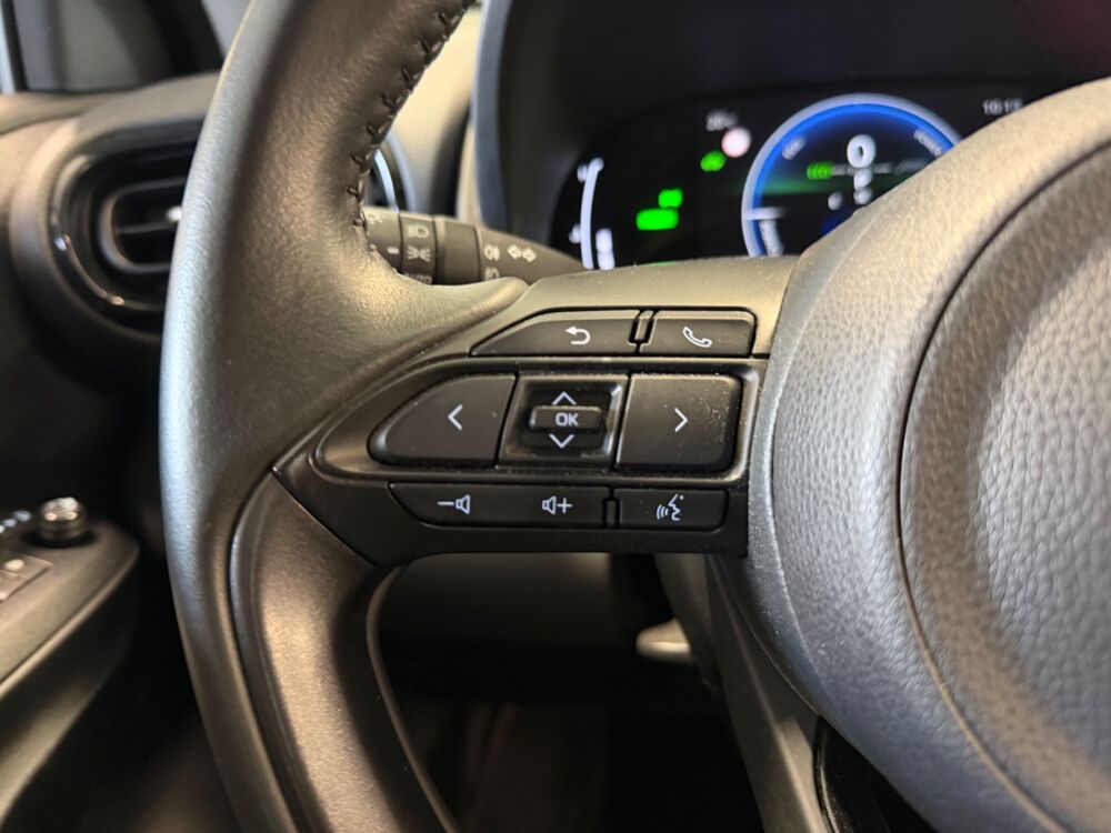 Yaris 1.5 VVTI 114 Ch 90 HYBRID FULL-HYBRID 0.8KWH DESIGN - CVT -G 2025 occasion 79000 Niort