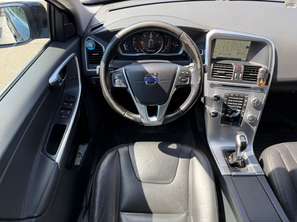 XC60 2.0 D3 150 CH MOMENTUM BUSINESS COURROIE OK / RADARS DE STAT 2016 occasion 40000 Mont-de-Marsan
