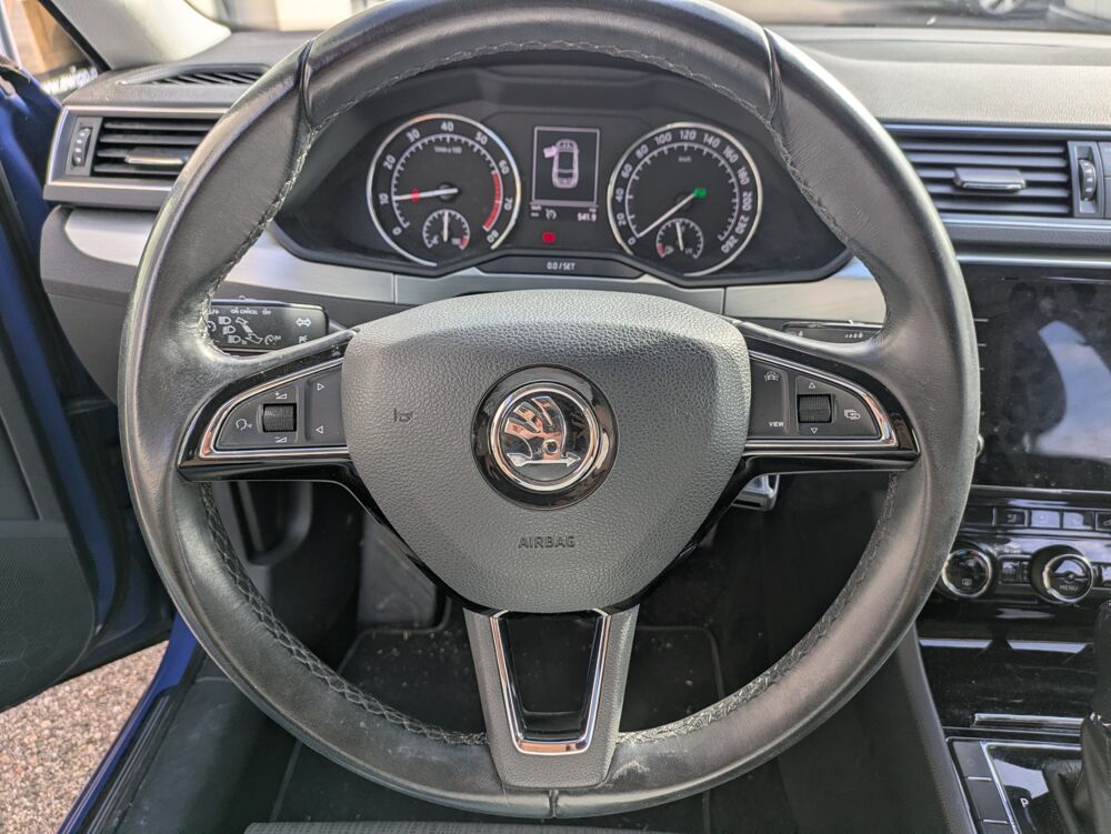 Superb COMBI 1.5 TSI 150ch ACT BUSINESS / Entretiens complet Skoda 2018 occasion 69420 Ampuis