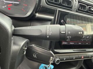 C3 SOCIETE 2 PLACES 1&Egrave;RE MAIN 100Ch - TVA RECUPERABLE - CARPLAY 2021 occasion 27000 &Eacute;vreux