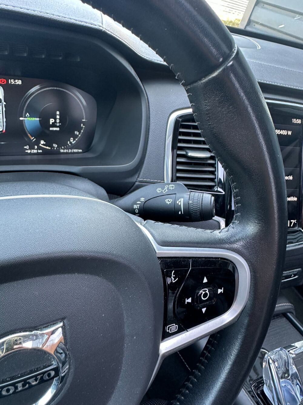 XC90 T8 390CH / INSCRIPTION LUXE / 7 PLACES - SUIVI VOLVO - TOIT 2020 occasion 44220 Cou&euml;ron