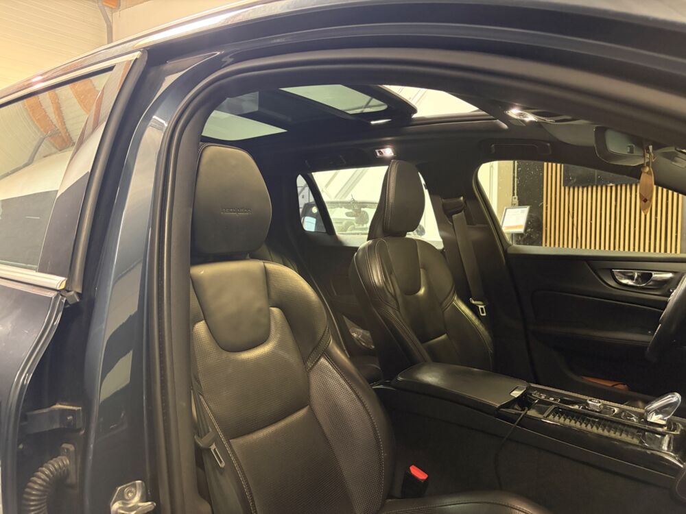 V60 2.0 T8 303 ch + 87 ELEC TWIN-ENGINE HYBRID INSCRIPTION LUXE 2020 occasion 78125 Gazeran