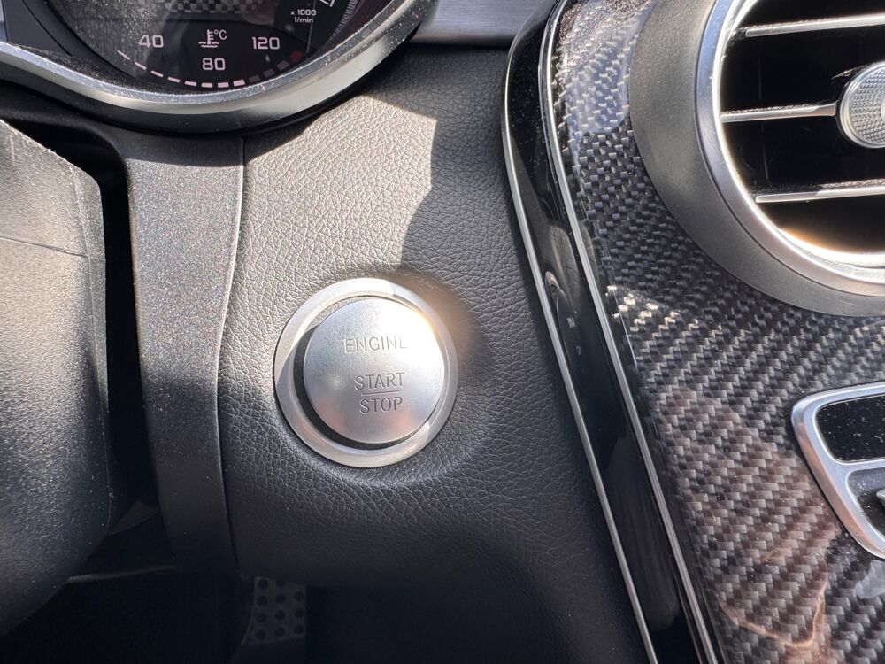Classe C 63AMG V8 4.0 476Ch BVA - ENTRETIEN MERCEDES - AUDIO BURMESTE 2017 occasion 26000 Valence