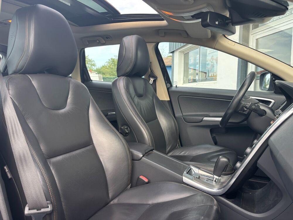 XC60 2.4 D5 215ch AWD XENIUM GEARTRONIC BVA / TOIT OUVRANT / DIST 2012 occasion 64122 Urrugne