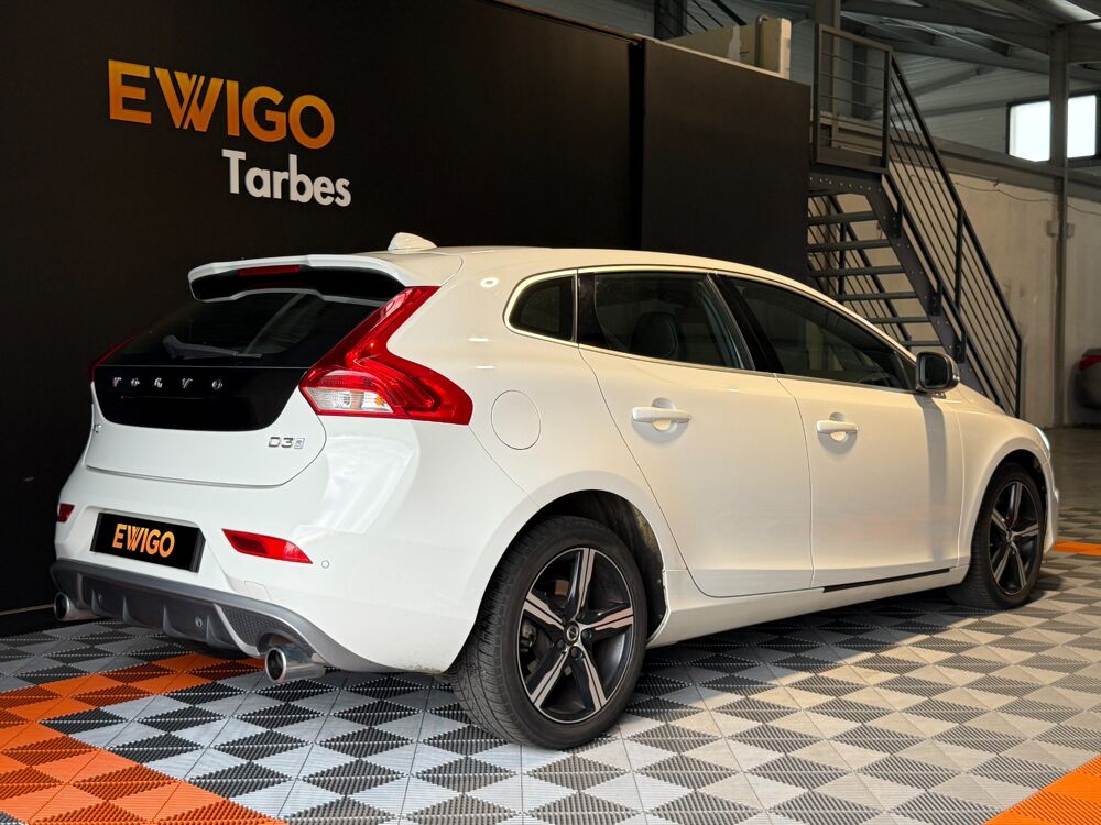 V40 D3 2.0 150 ch R-DESIGN GEARTRONIC6 2017 occasion 65290 Juillan
