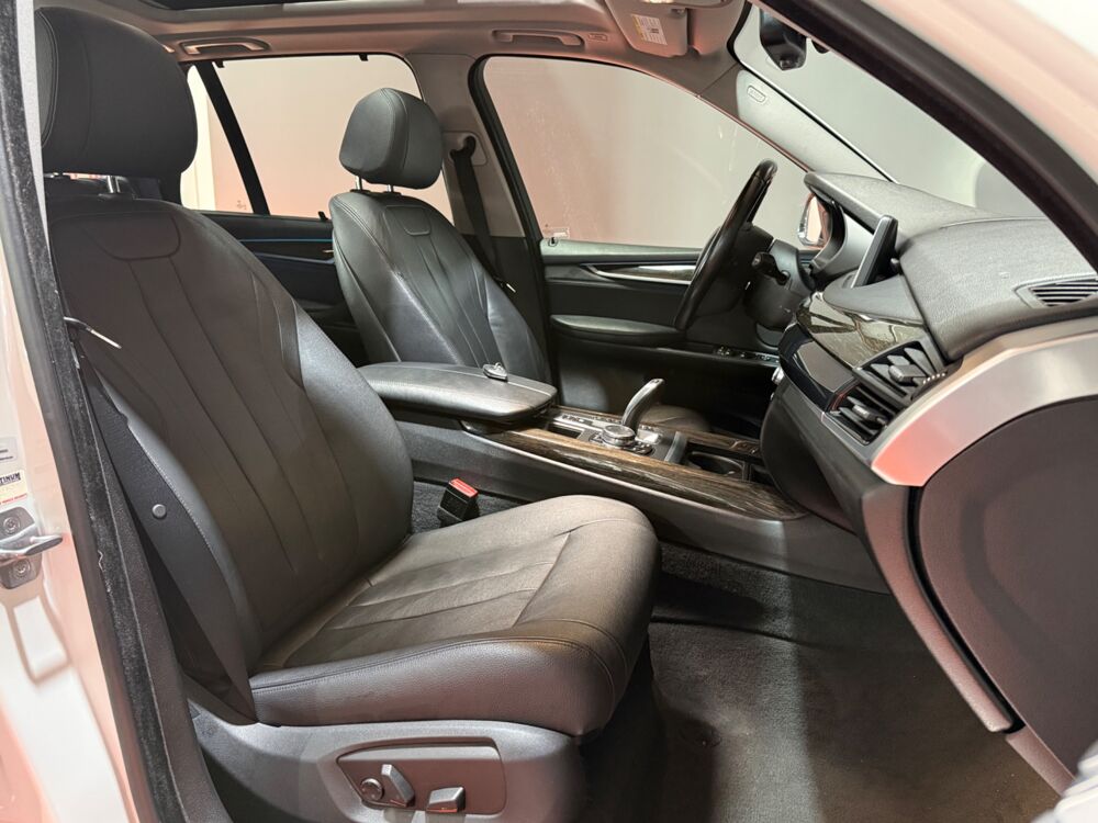 X5 3.5 I 306 CH LOUNGE PLUS XDRIVE BVA / TOIT OUVRANT / VOLANT 2016 occasion 29000 Quimper