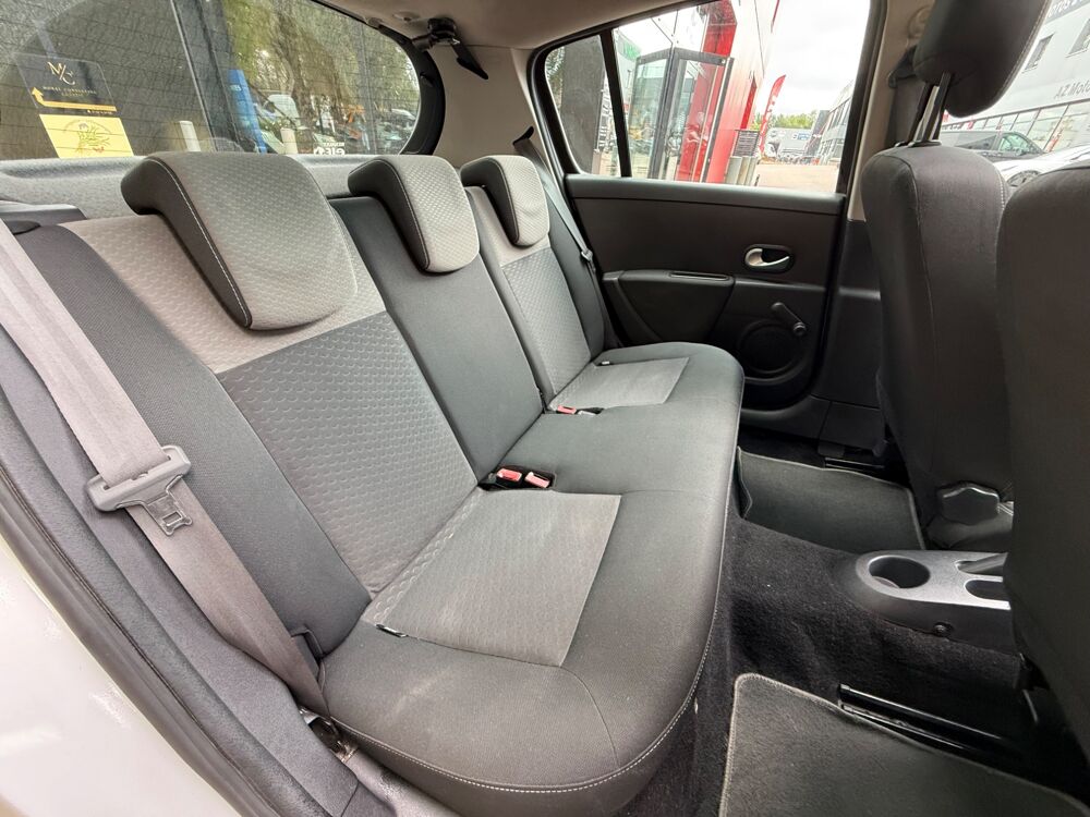Clio 1.5 DCI 70Ch PRIVILEGE - TOIT OUVRANT - CLIMATISATION 2009 occasion 76150 Saint-Jean-du-Cardonnay