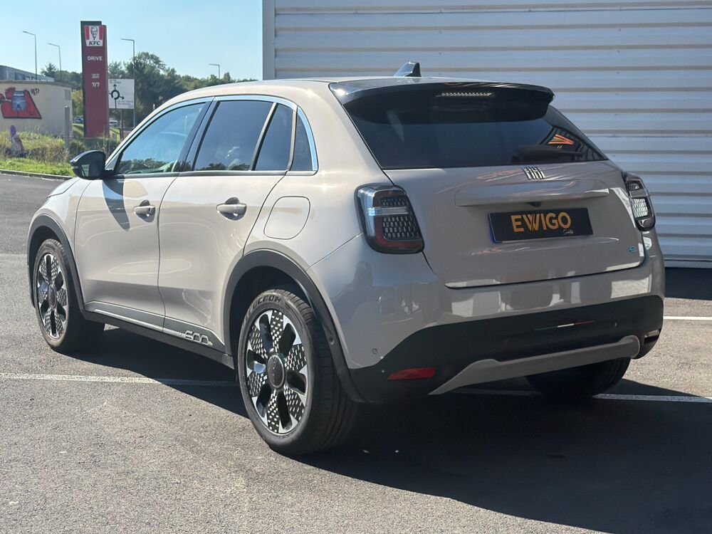 Fiat 600 ELECTRIC 155ch 54KWH LA-PRIMA BVA / SOH 95% / CARPLAY / SIEG 2024 occasion 17100 Saintes