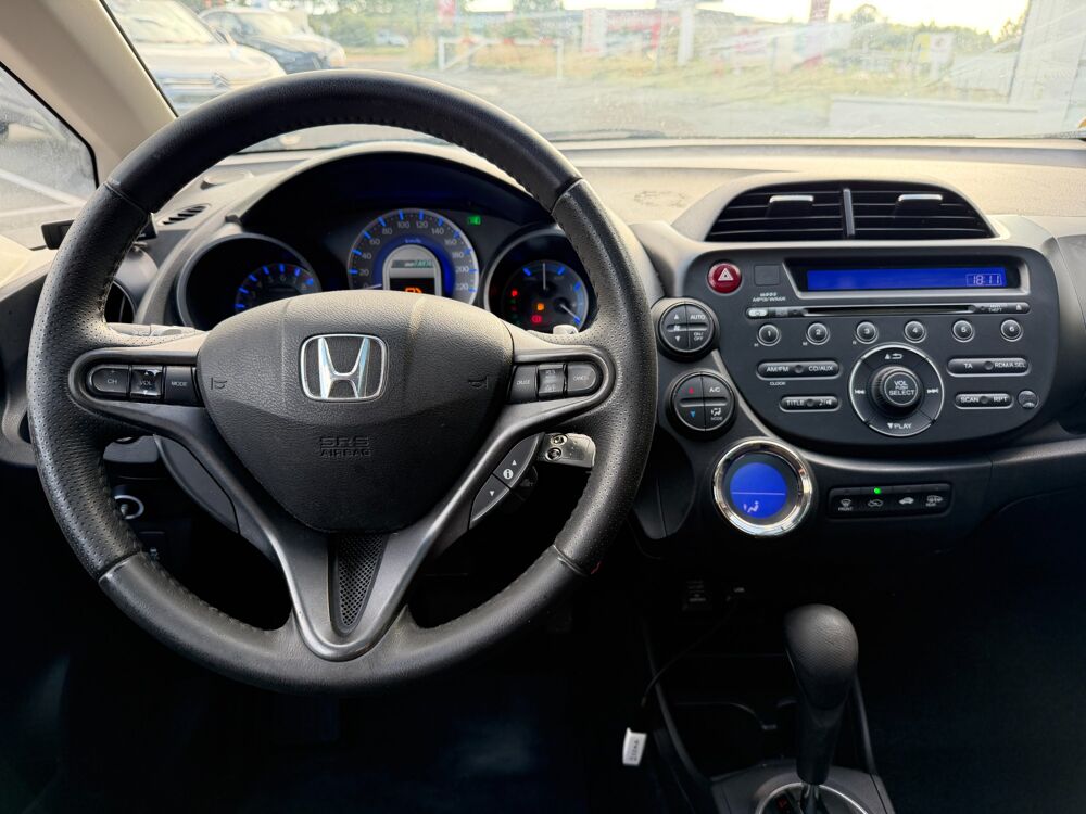 Jazz LUXURY 1.4 IVTEC 100H 90 ch HYBRID FULL-HYBRID BVA 2011 occasion 17100 Saintes