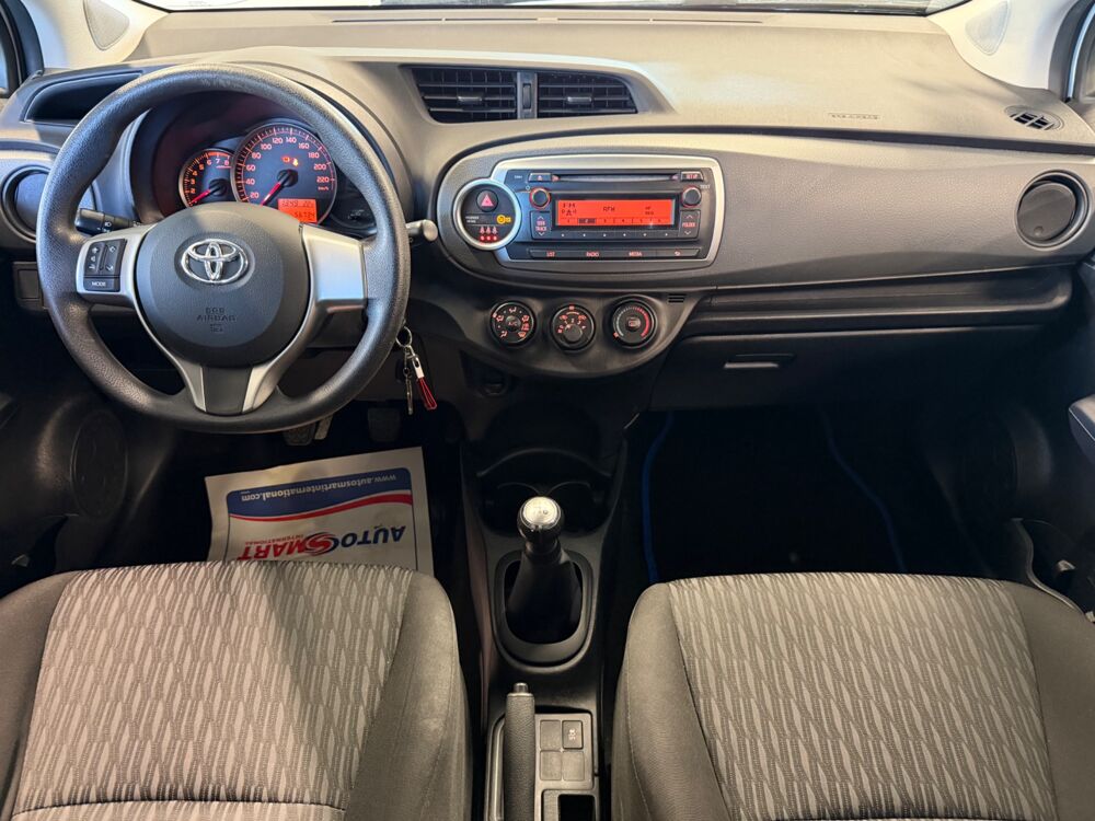 Yaris 1.0 VVTI 70 Ch ACTIVE - JANTES ALU 2013 occasion 79000 Niort