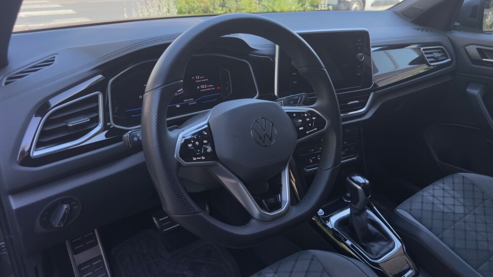 T-ROC 1.5 TSI 150 EVO R-LINE DSG BVA - TOIT OUVRANT - ENTRETIEN CO 2023 occasion 69150 D&eacute;cines-Charpieu