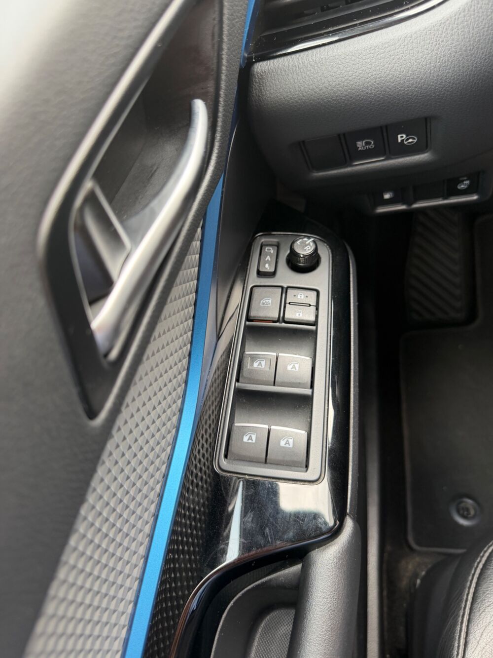 C-HR 1.8 HSD 122H 100 FULL-HYBRID Collection 4X2 E-CVT BVA 2019 occasion 69150 D&eacute;cines-Charpieu