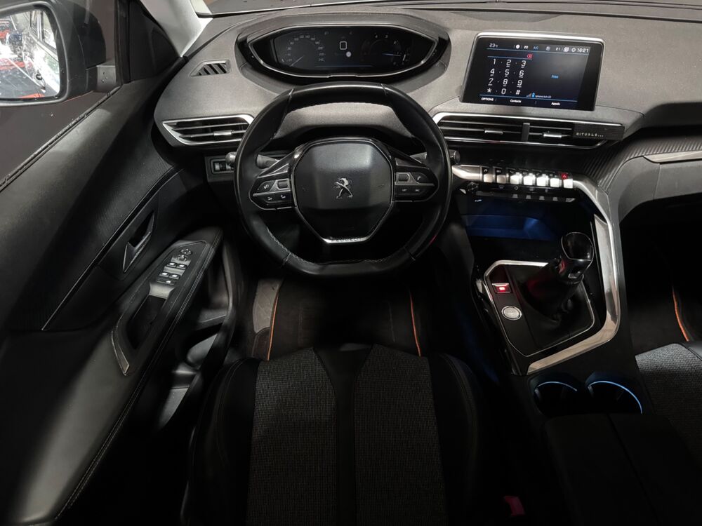 3008 GENERATION-II 1.6 120 CH ALLURE / CAMERA 360 / CARPLAY / COU 2017 occasion 29000 Quimper